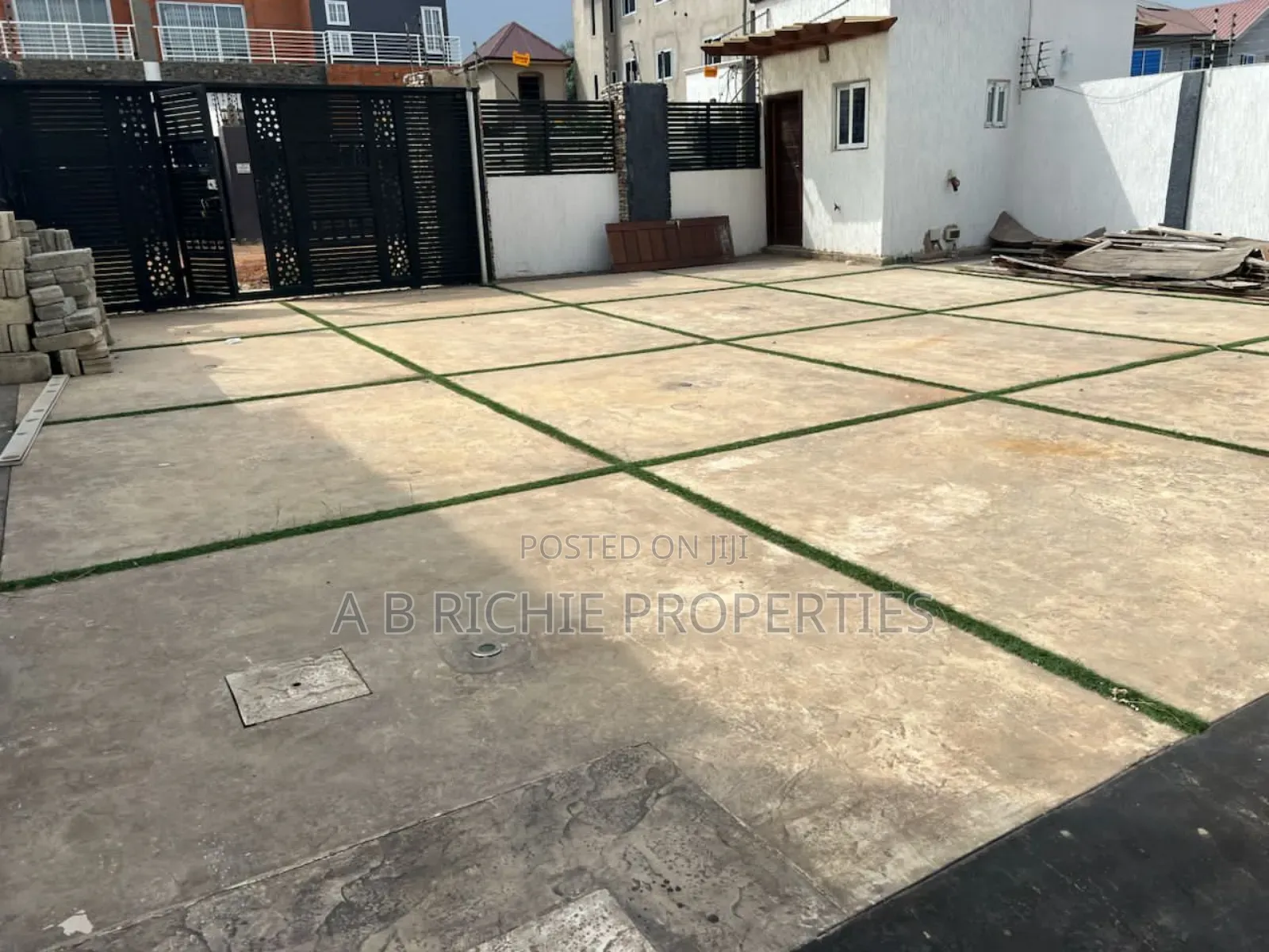 4bdrm Penthouse in Ab Richie Properties, East Legon for sale