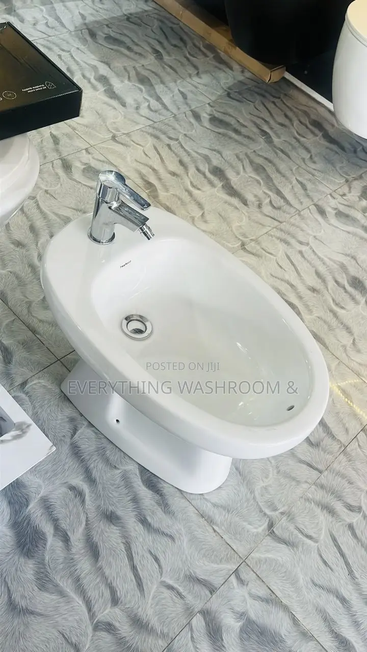 Bidet Urinal Pot and Tap Set