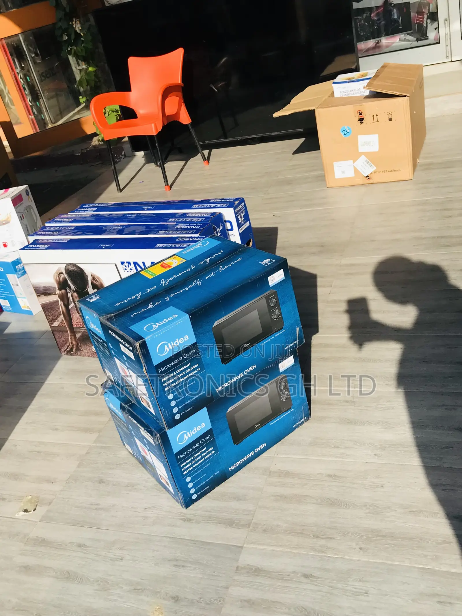 Fast Cooking ~~ Black 20 Liters Countertop Microwave Midea
