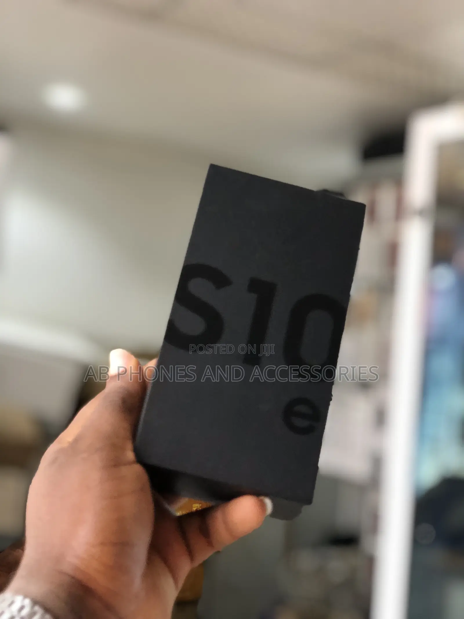 New Samsung Galaxy S10e 128 GB Black