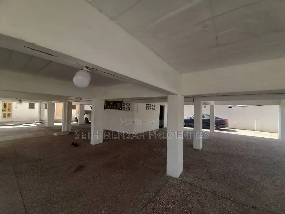12bdrm Apartment in Skm, Kokomlemle for rent