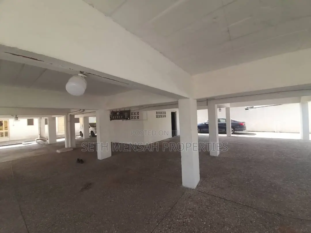12bdrm Apartment in Skm, Kokomlemle for rent