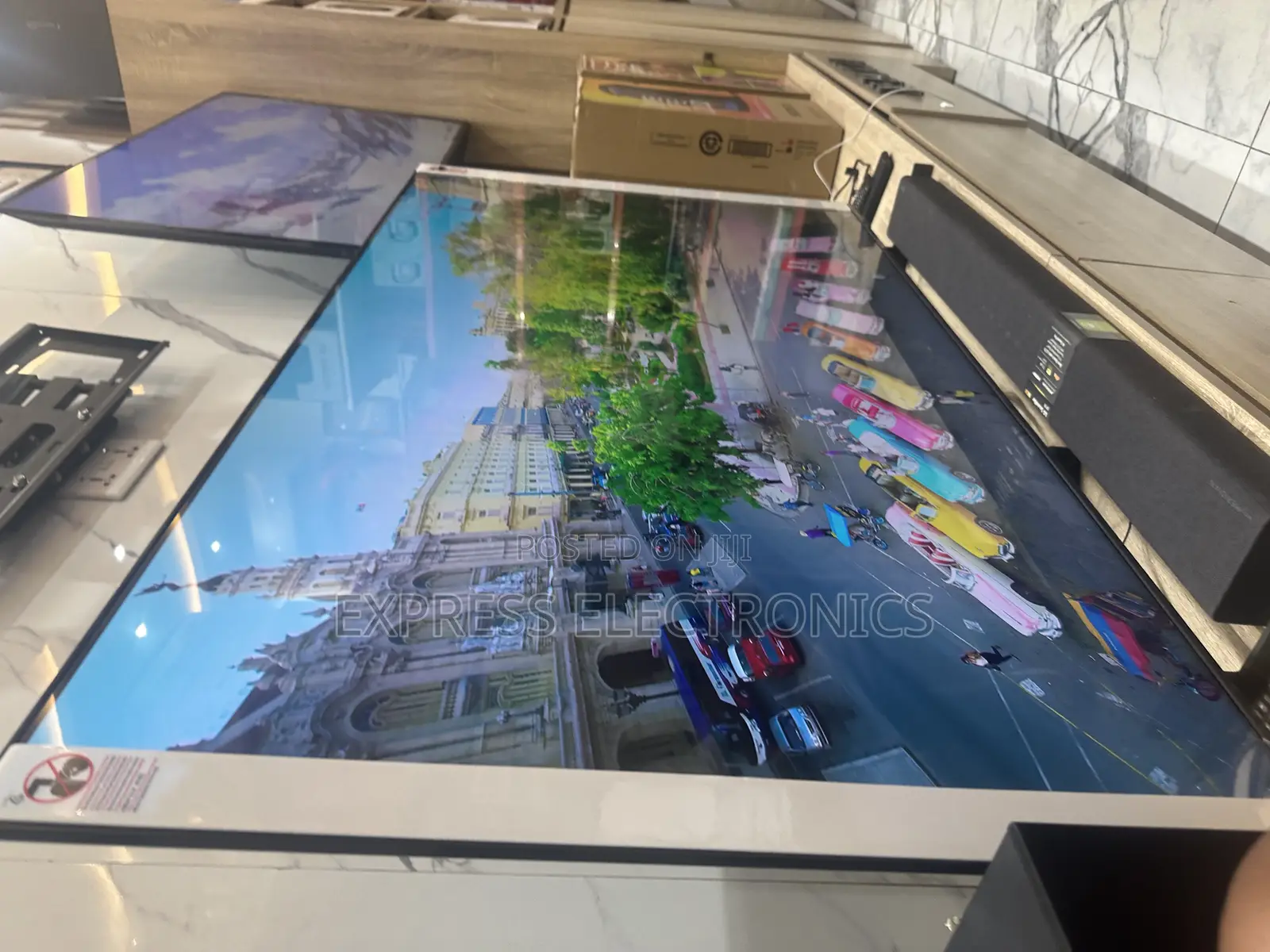 Like Left Picture UHD Smart Samsung 6DU8000