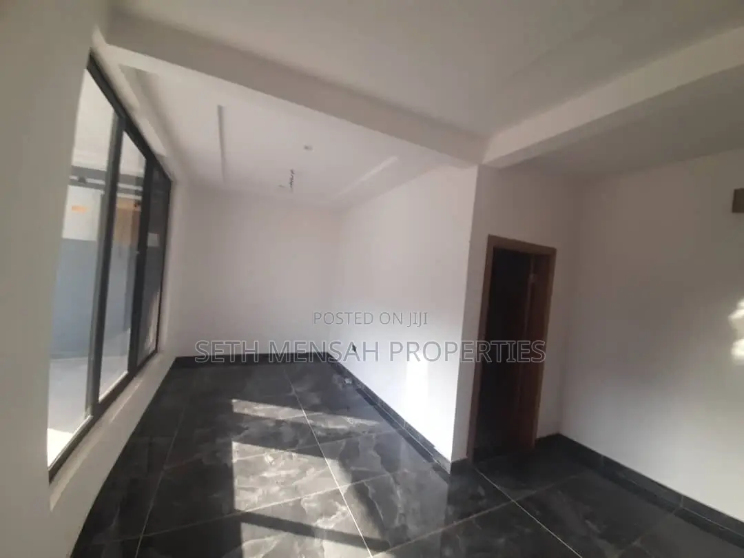 4bdrm House in Skm, Adenta for sale