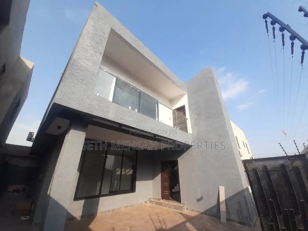 4bdrm House in Skm, Adenta for sale