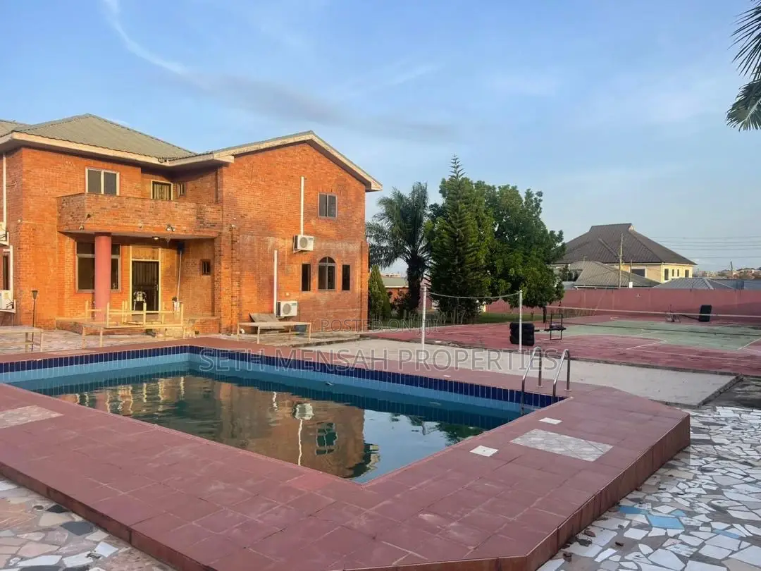 7bdrm Mansion in Skm, Ashomang Estate for sale
