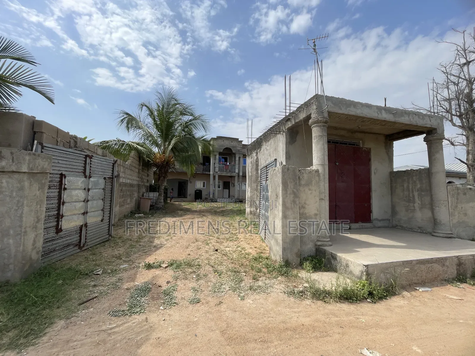 6bdrm House in Fredimens Real, Awutu Senya East Municipal for sale