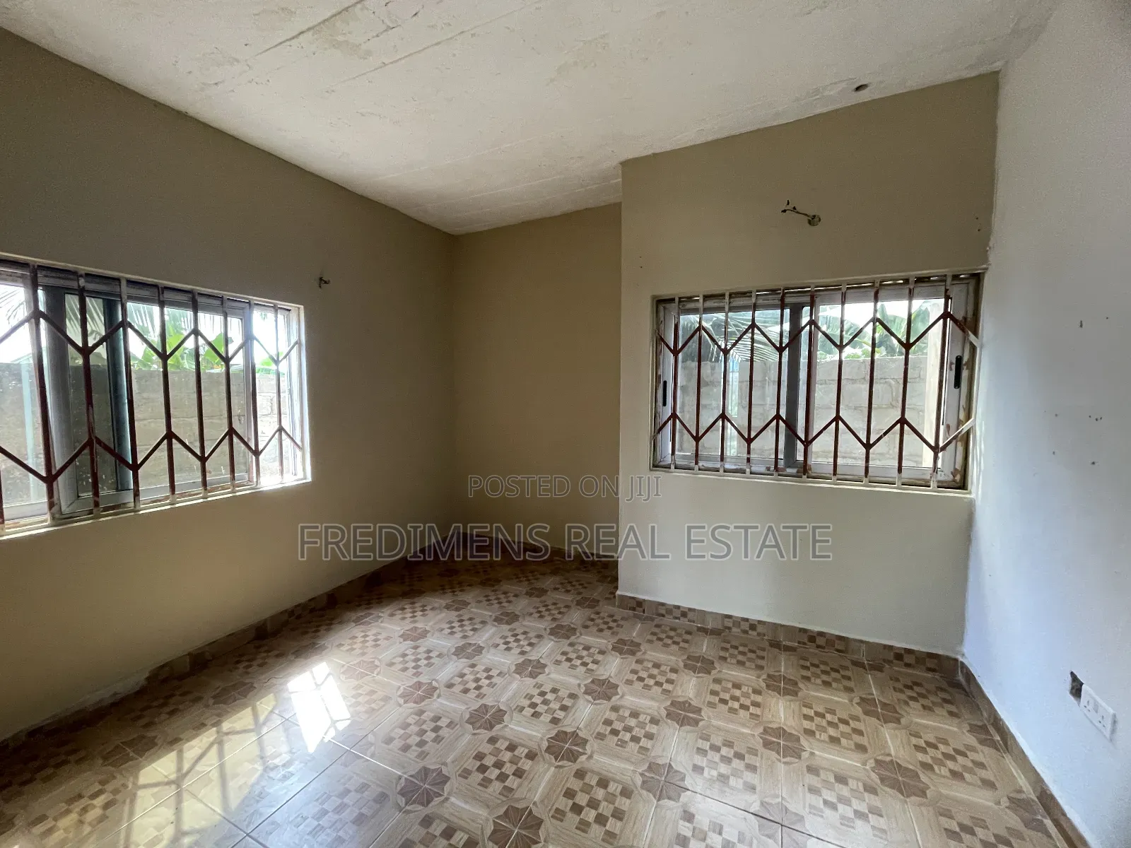 6bdrm House in Fredimens Real, Awutu Senya East Municipal for sale