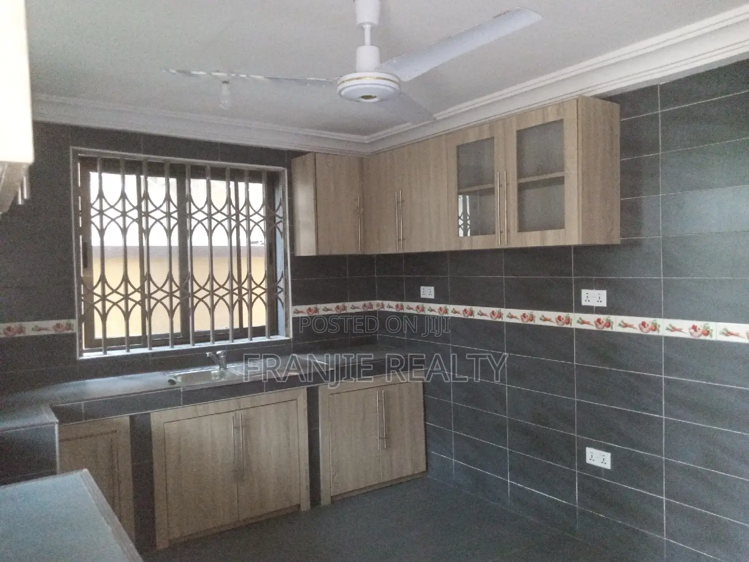 2bdrm Apartment in West Hills Mall Area for rent