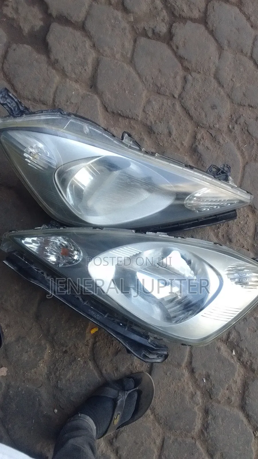 Honda Fit 2010-13 Headlight Pair (Japan Type)