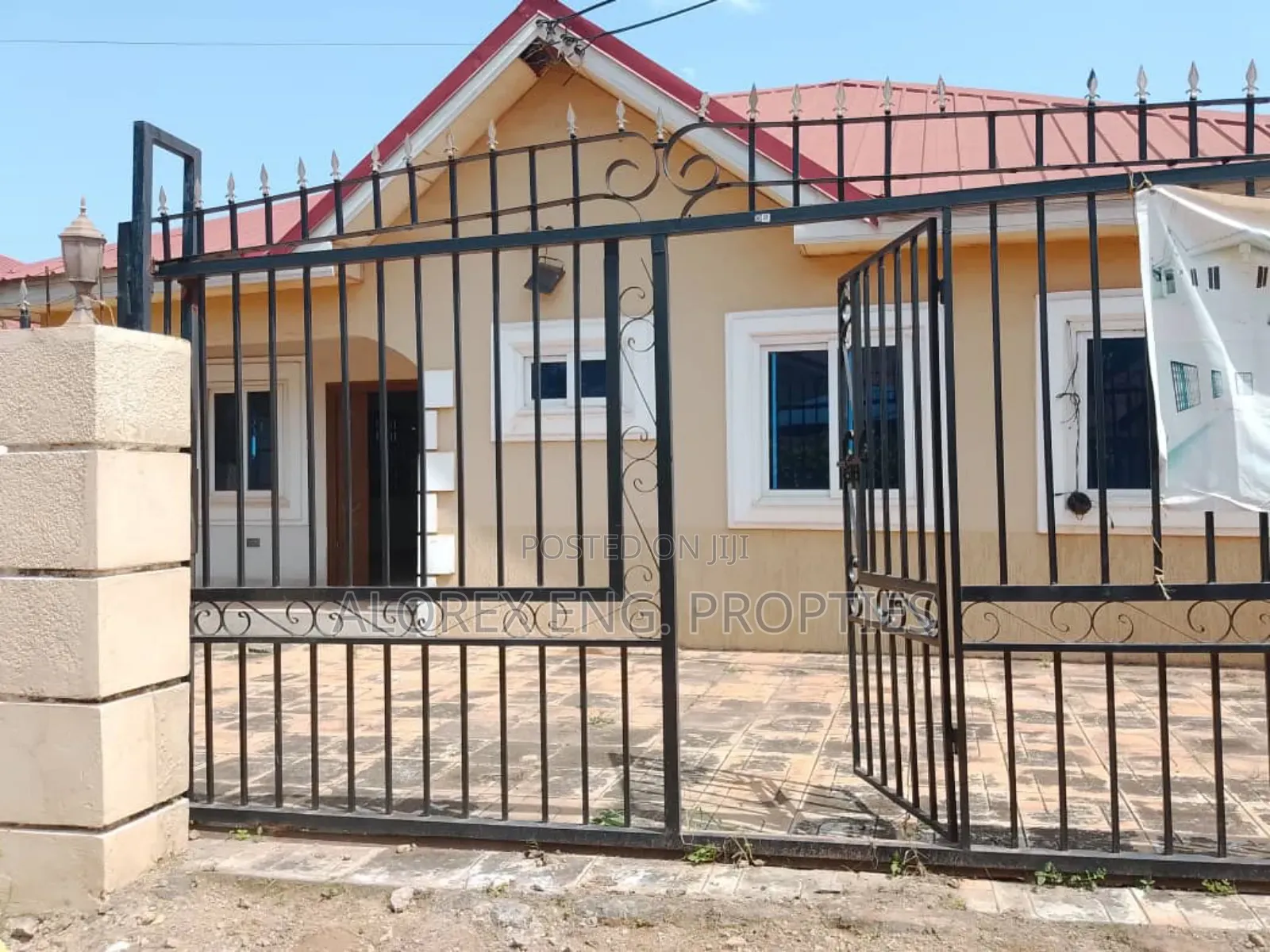 2bdrm House in $60,000, Oyarifa for sale