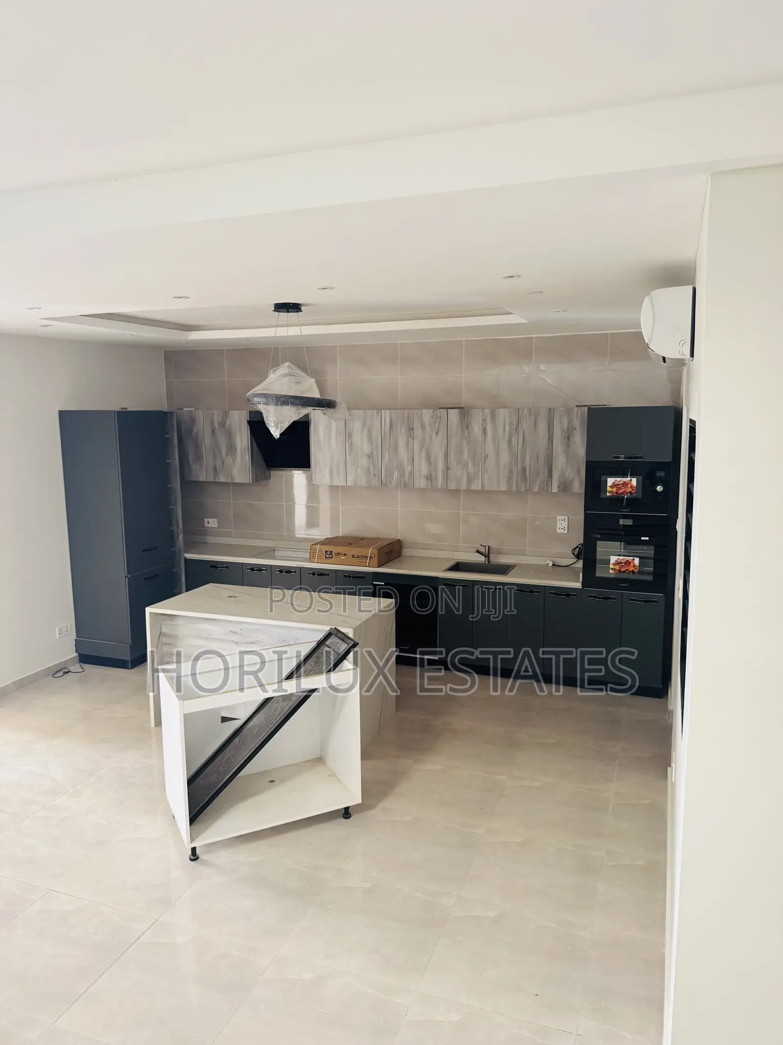5bdrm Mansion in East Legon for sale