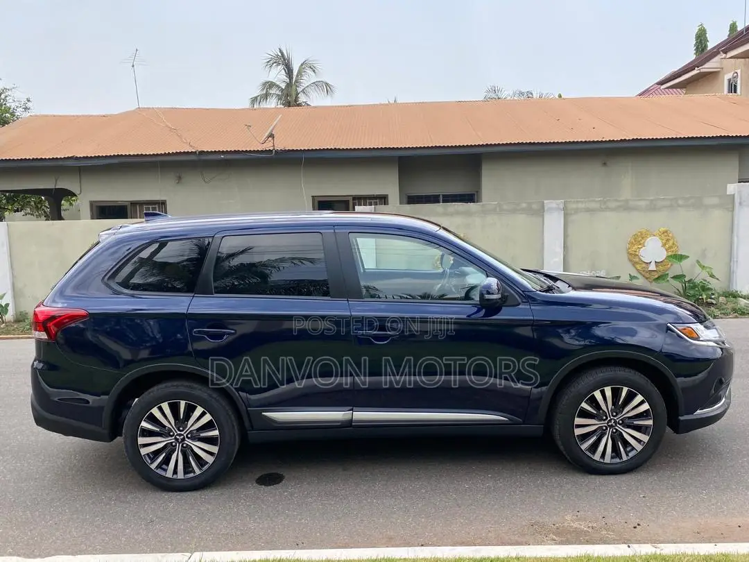 Mitsubishi Outlander 2019 Blue