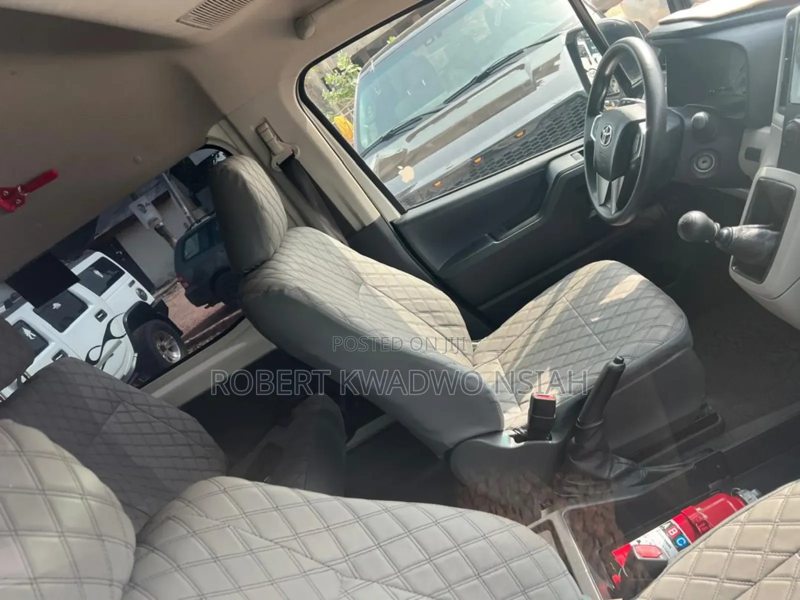 Toyota HiAce 2019 White