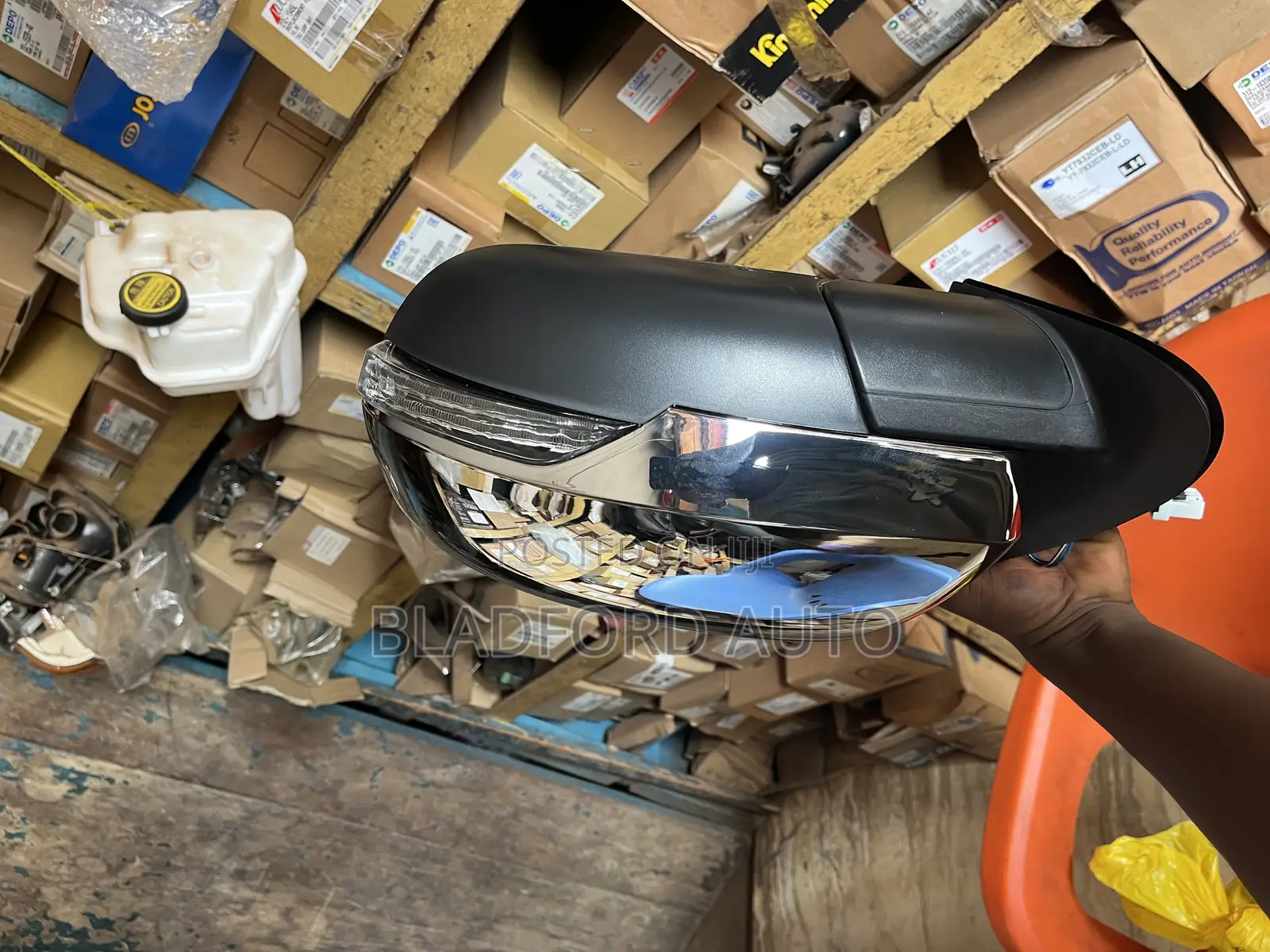 L200 19 Driving Mirror With Light