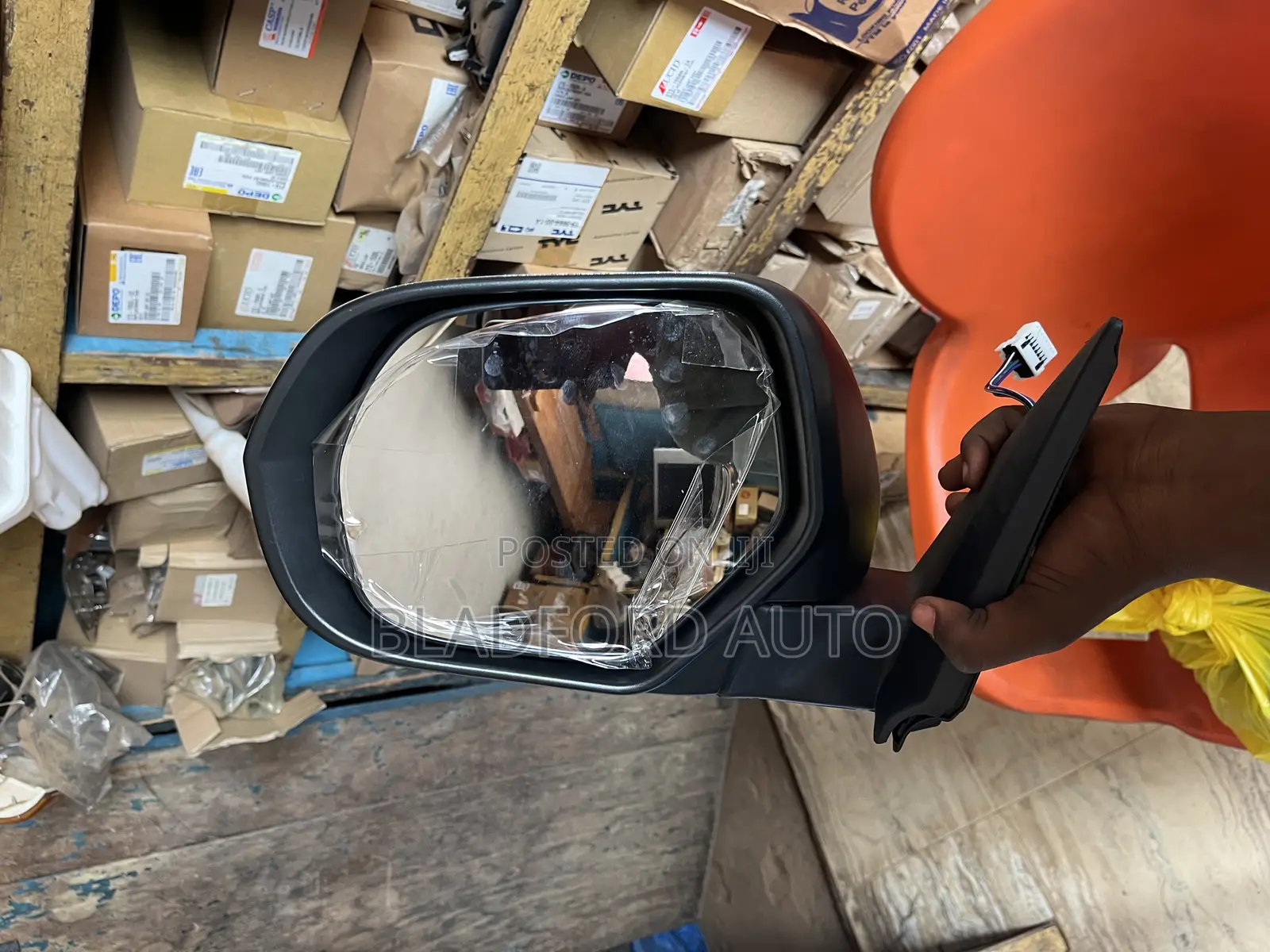 L200 19 Driving Mirror With Light
