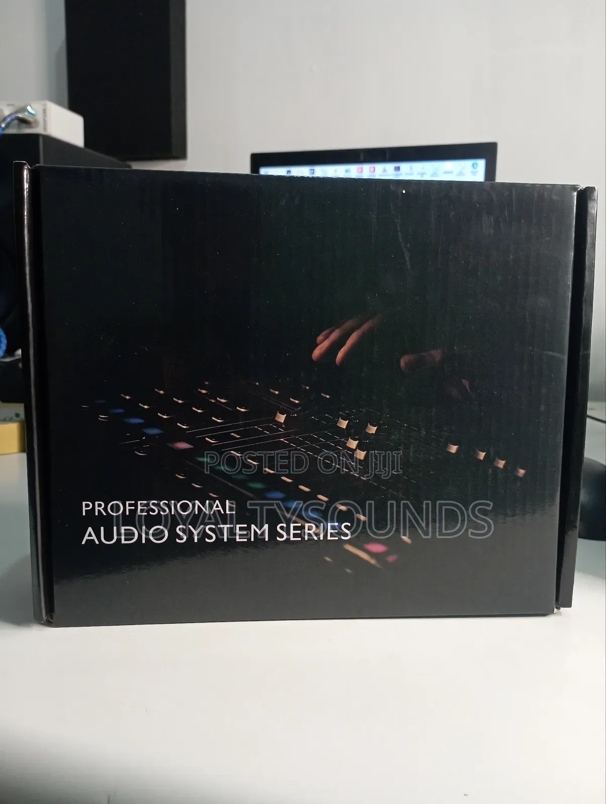 8-Channel Headphone Amplifier