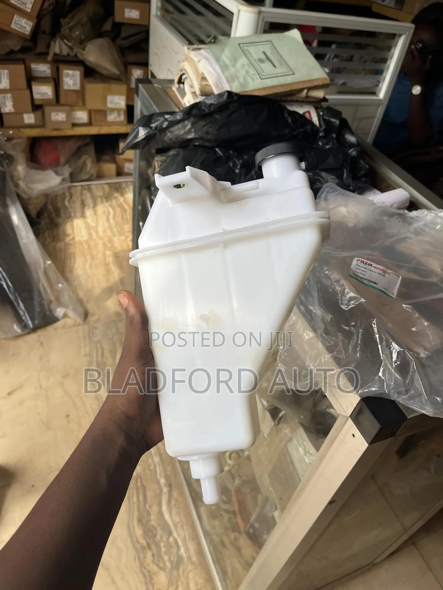 Hilux 2006-2012 Wiper Wash (Bottle)