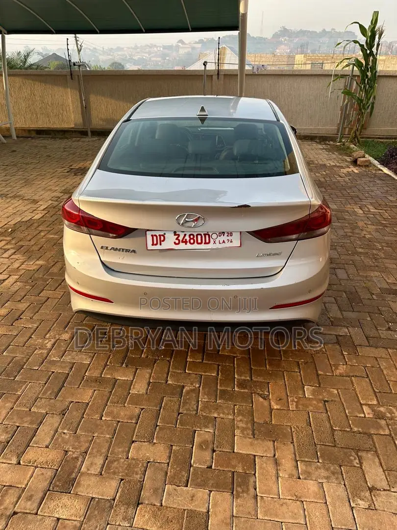 Hyundai Elantra 2017 Silver
