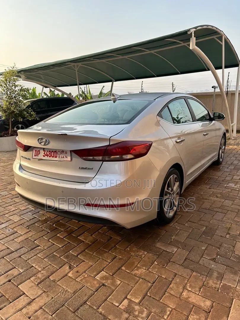 Hyundai Elantra 2017 Silver