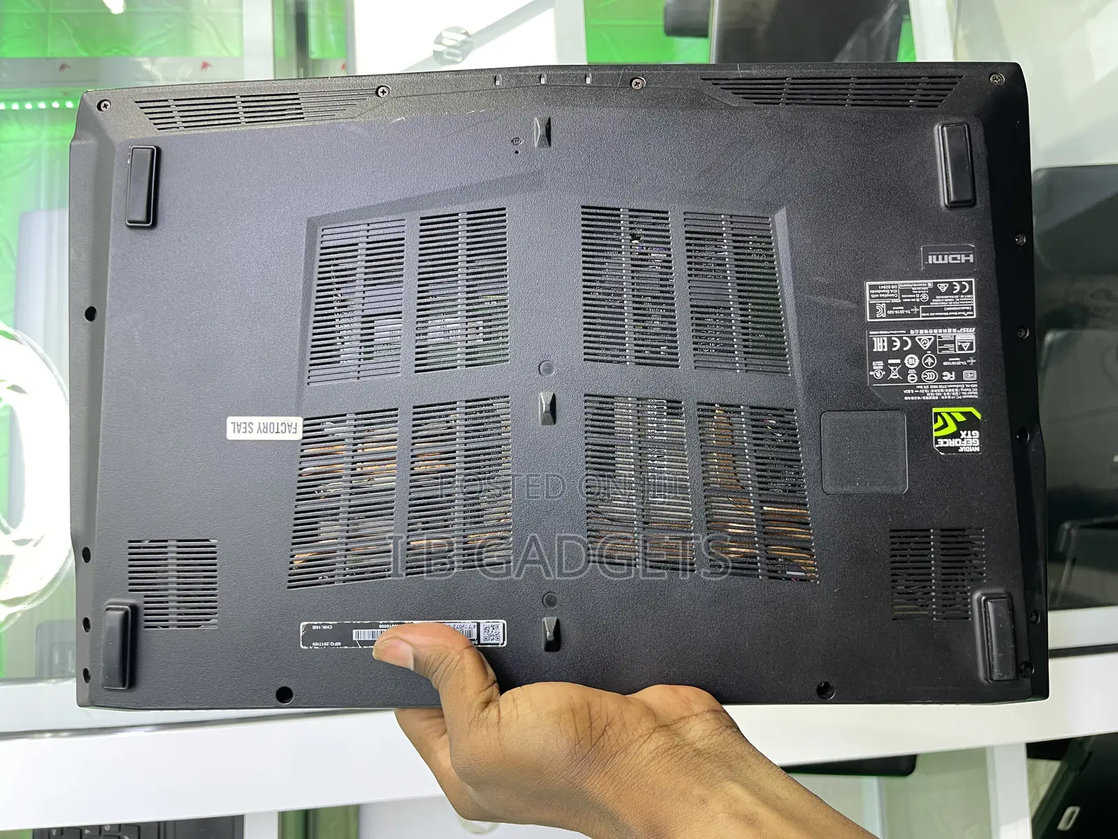 Laptop MSI GV62 7RD 8GB Intel Core I5 HDD+SSD 1T