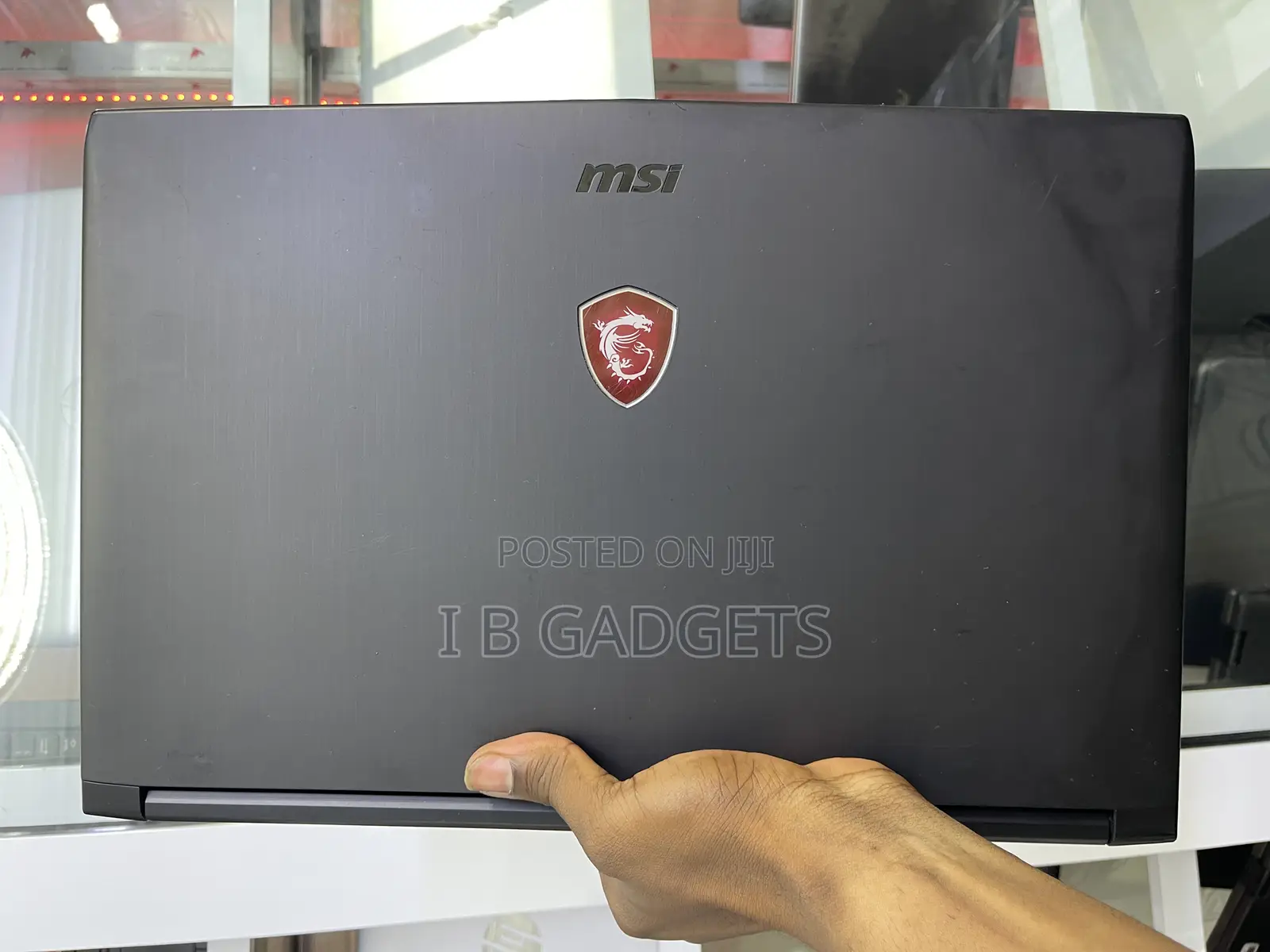 Laptop MSI GV62 7RD 8GB Intel Core I5 HDD+SSD 1T