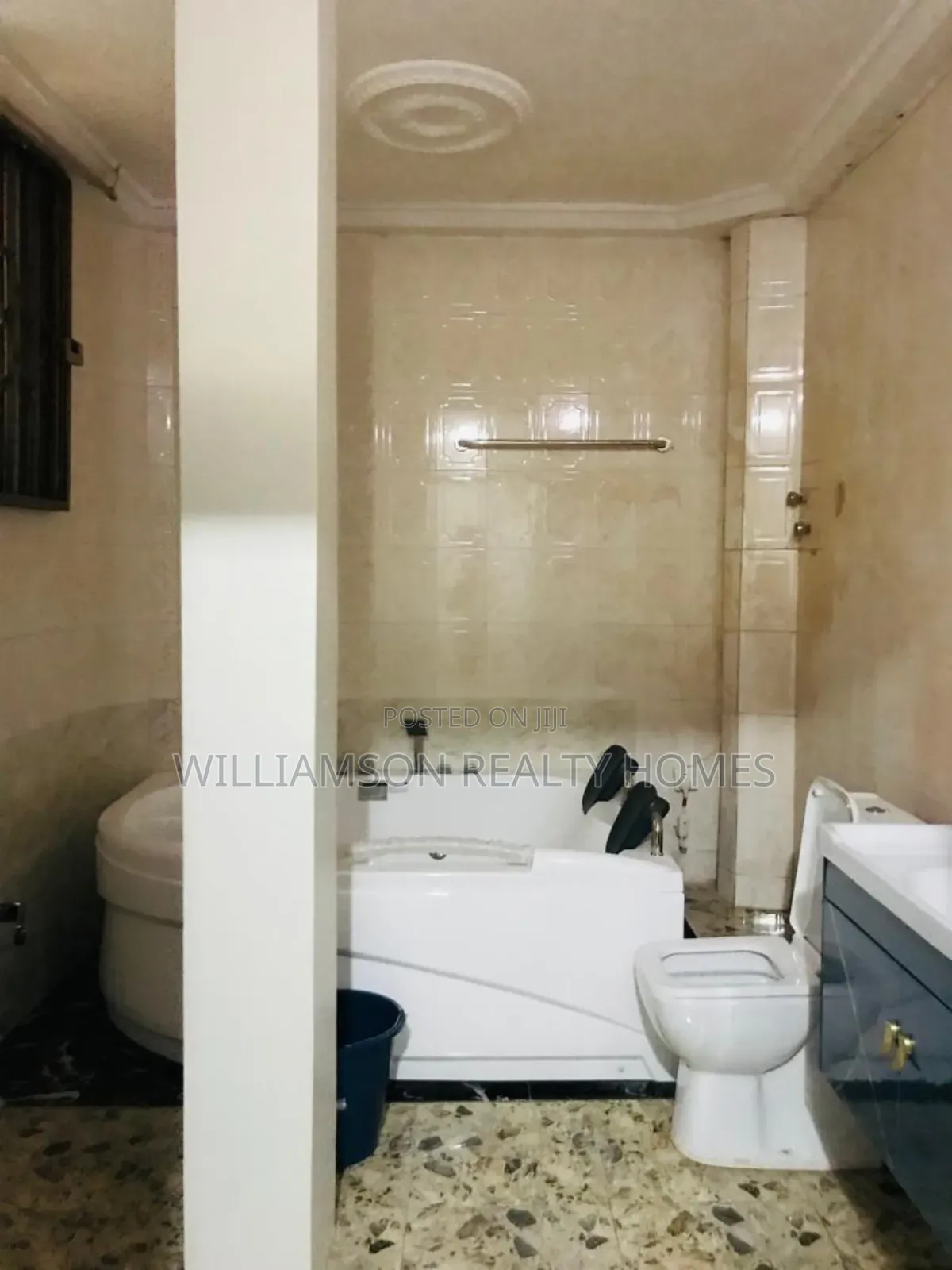 6bdrm House in Hfc Estate Area, Spintex for rent
