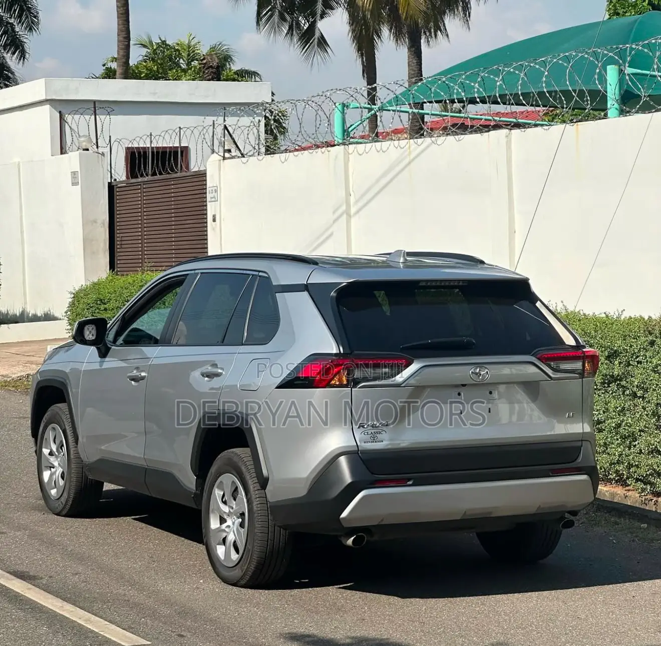Toyota RAV4 LE FWD 2019 Silver
