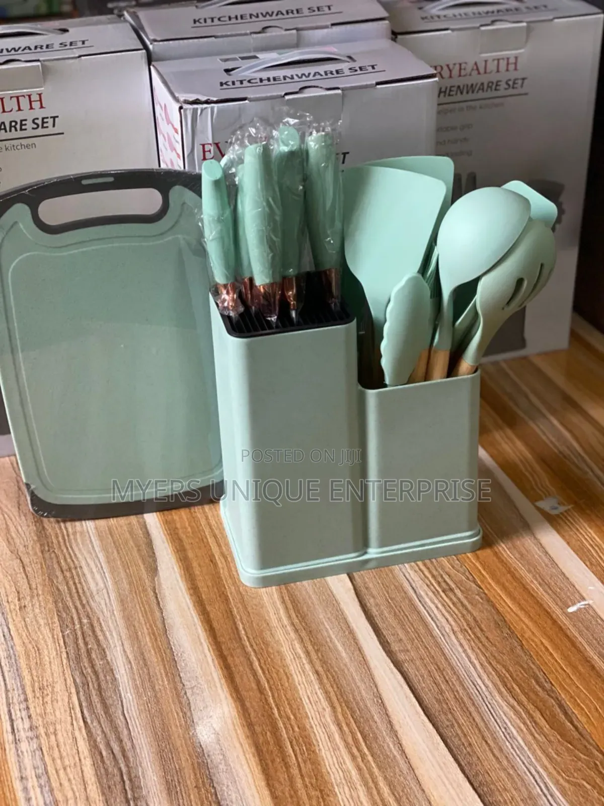 Neatly Sealed 19pcs Silicon Laddle With Chopping Board