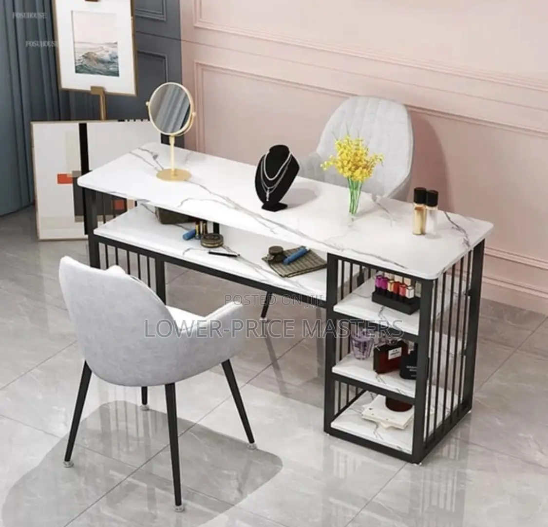 Manicure Table