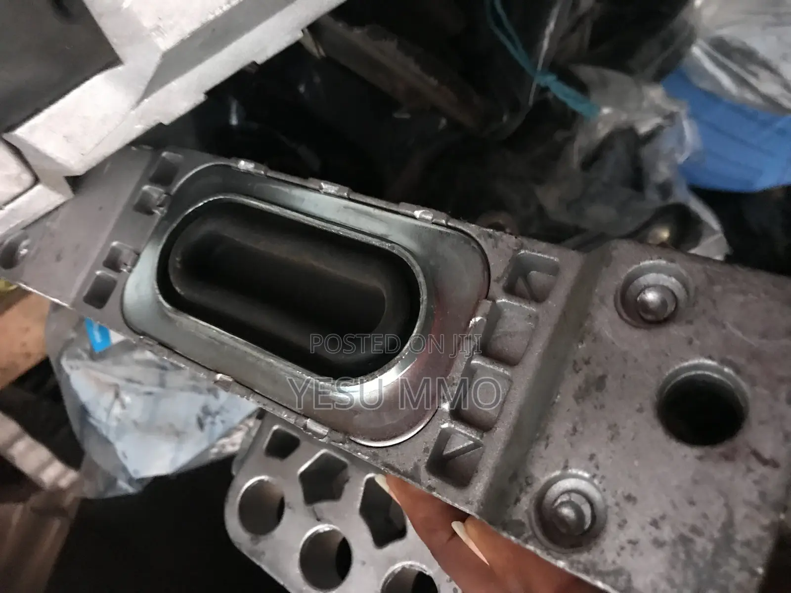 Equinox 2015 Engine Mount/Seat