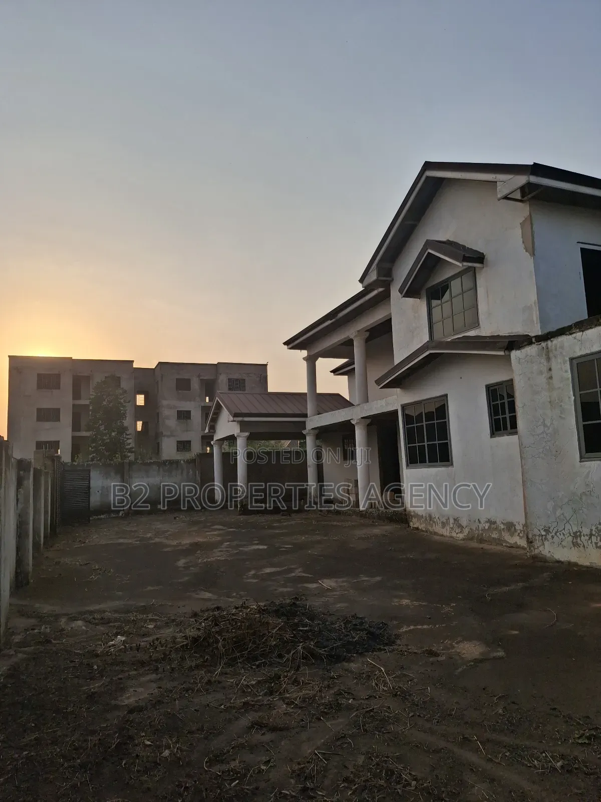 10bdrm Mansion in B2 Pproperties, Kumasi Metropolitan for sale