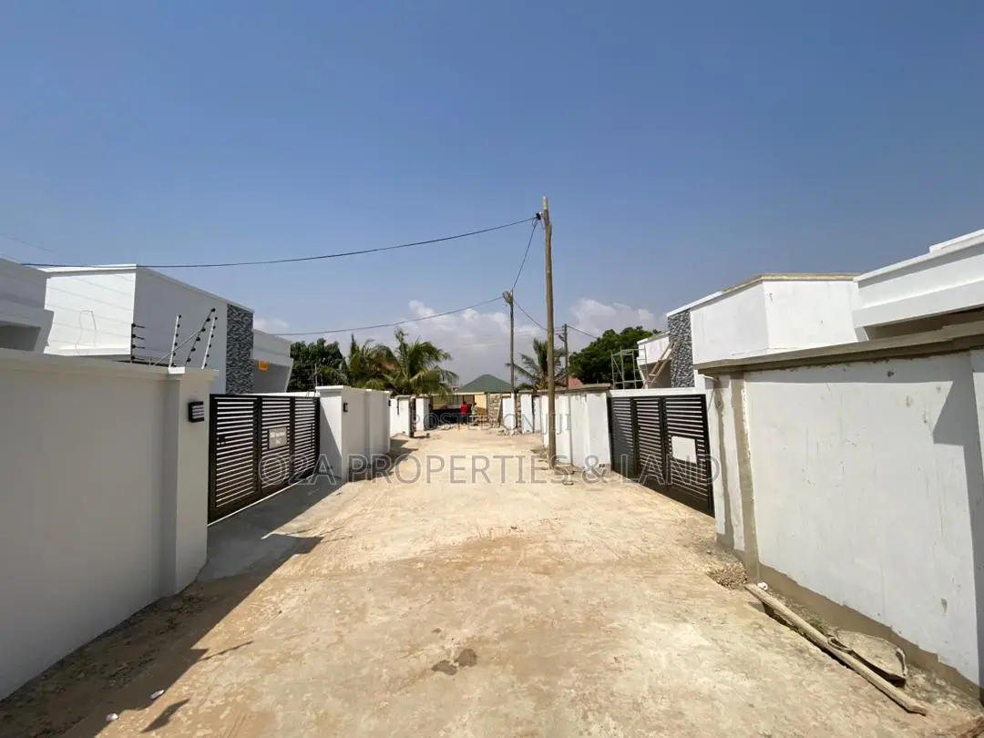 2bdrm House in Lashibi, Sakumono for sale