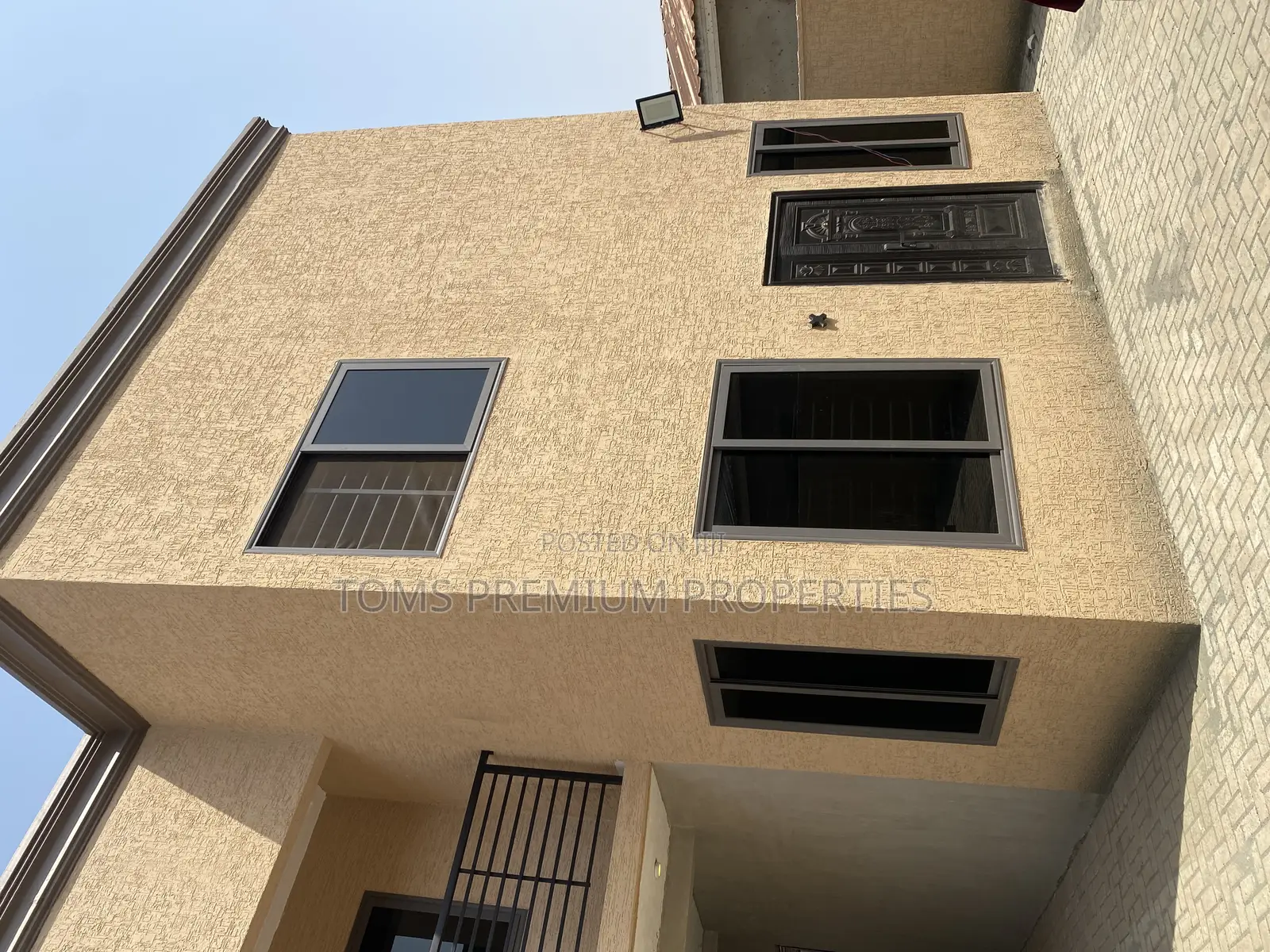 3bdrm Duplex in Lakeside Community 1 for sale