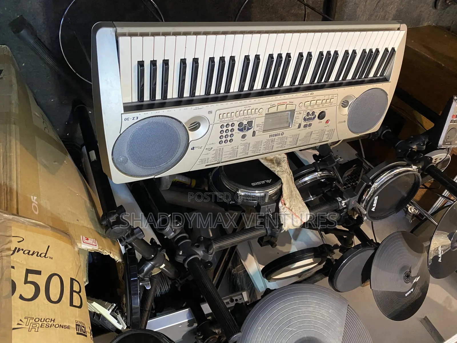 Yamaha EZ 30 Piano Keyboard