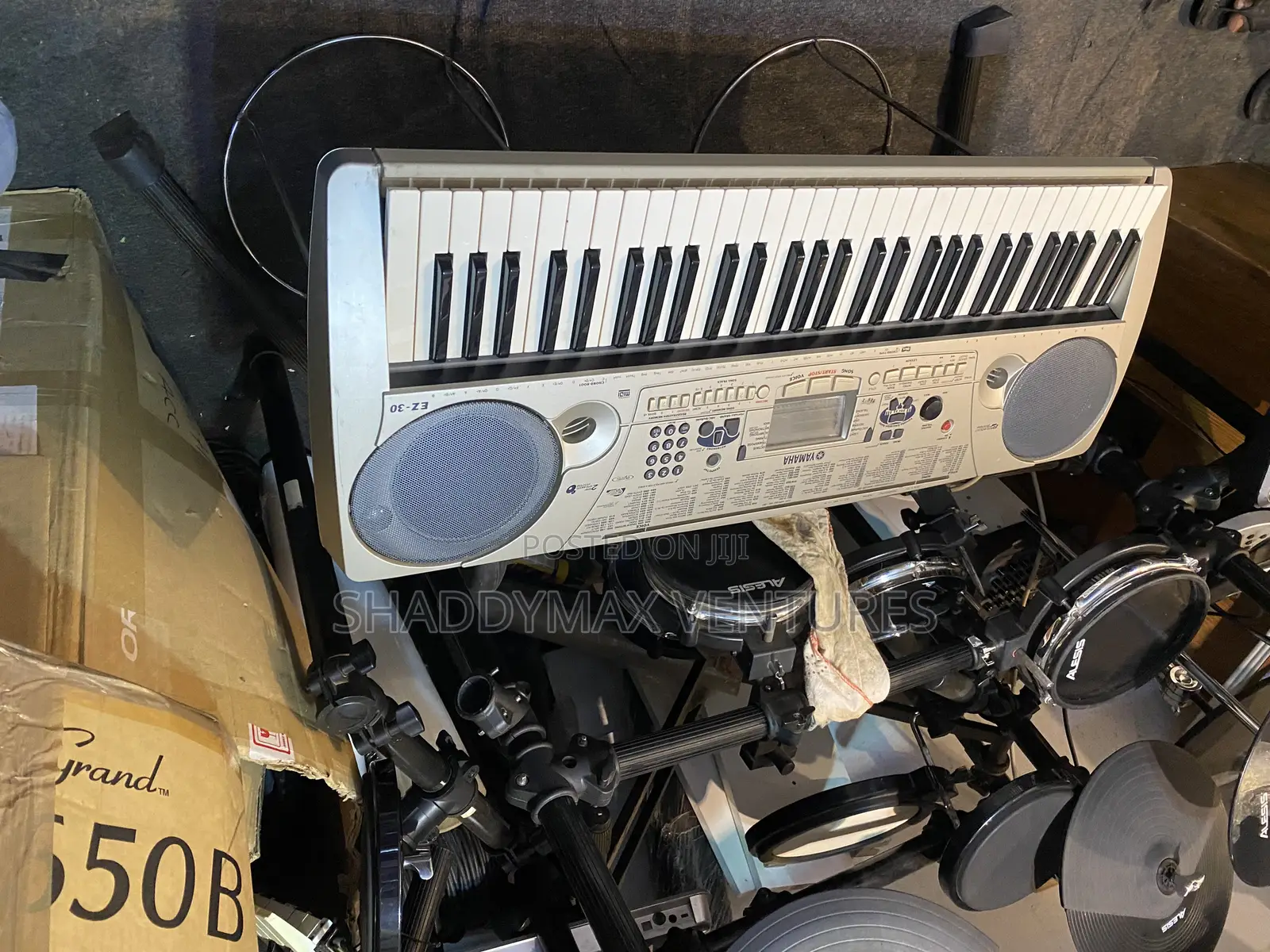 Yamaha EZ 30 Piano Keyboard
