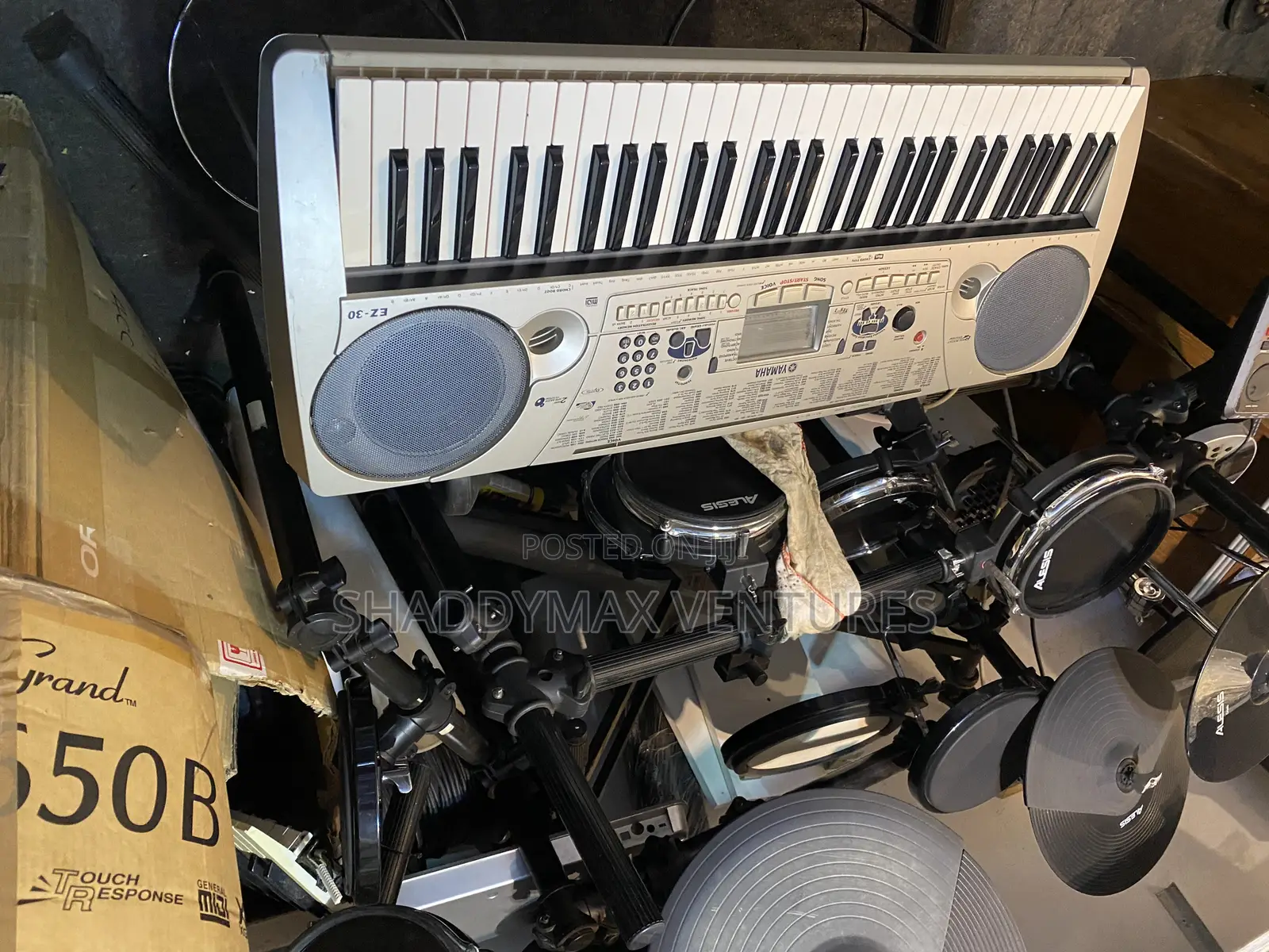 Yamaha EZ 30 Piano Keyboard