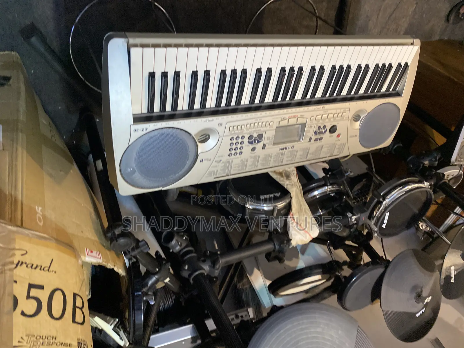 Yamaha EZ 30 Piano Keyboard
