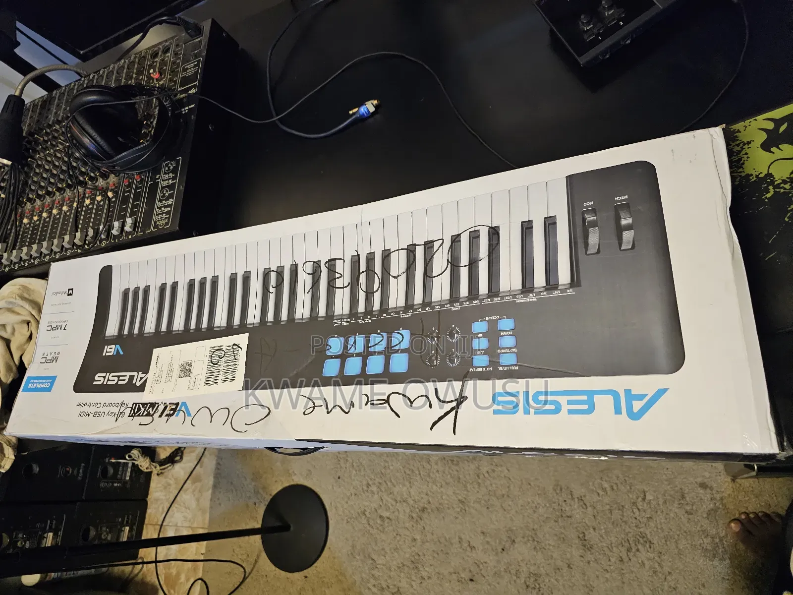 Alesis V61 MKLL Midi Keyboard
