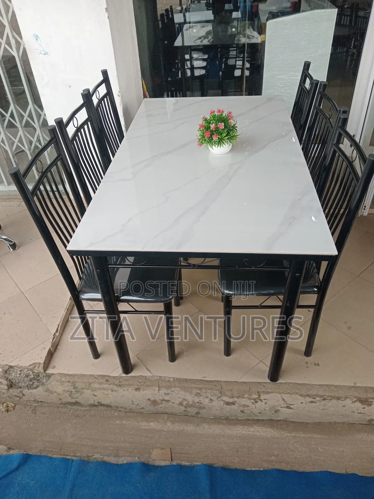 Design Dining Set on Promotion