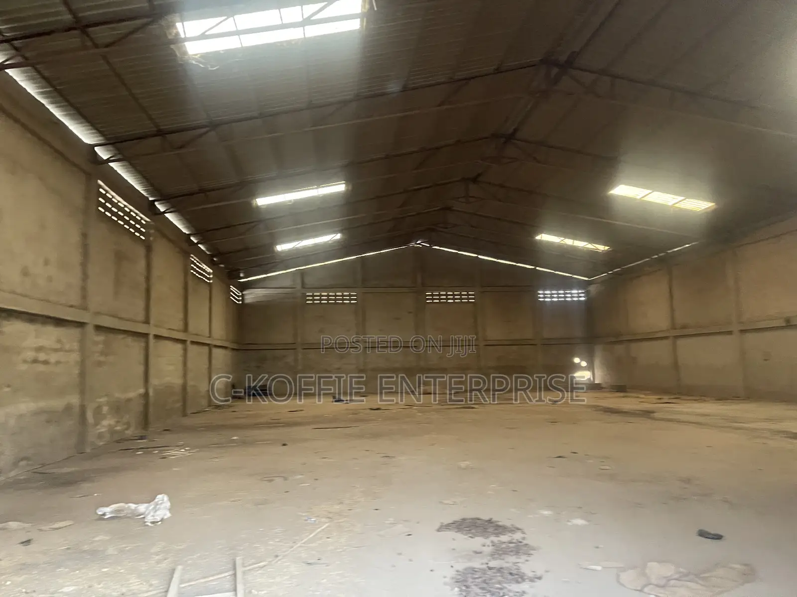 1000 SQM Warns at Accra Central for Rent