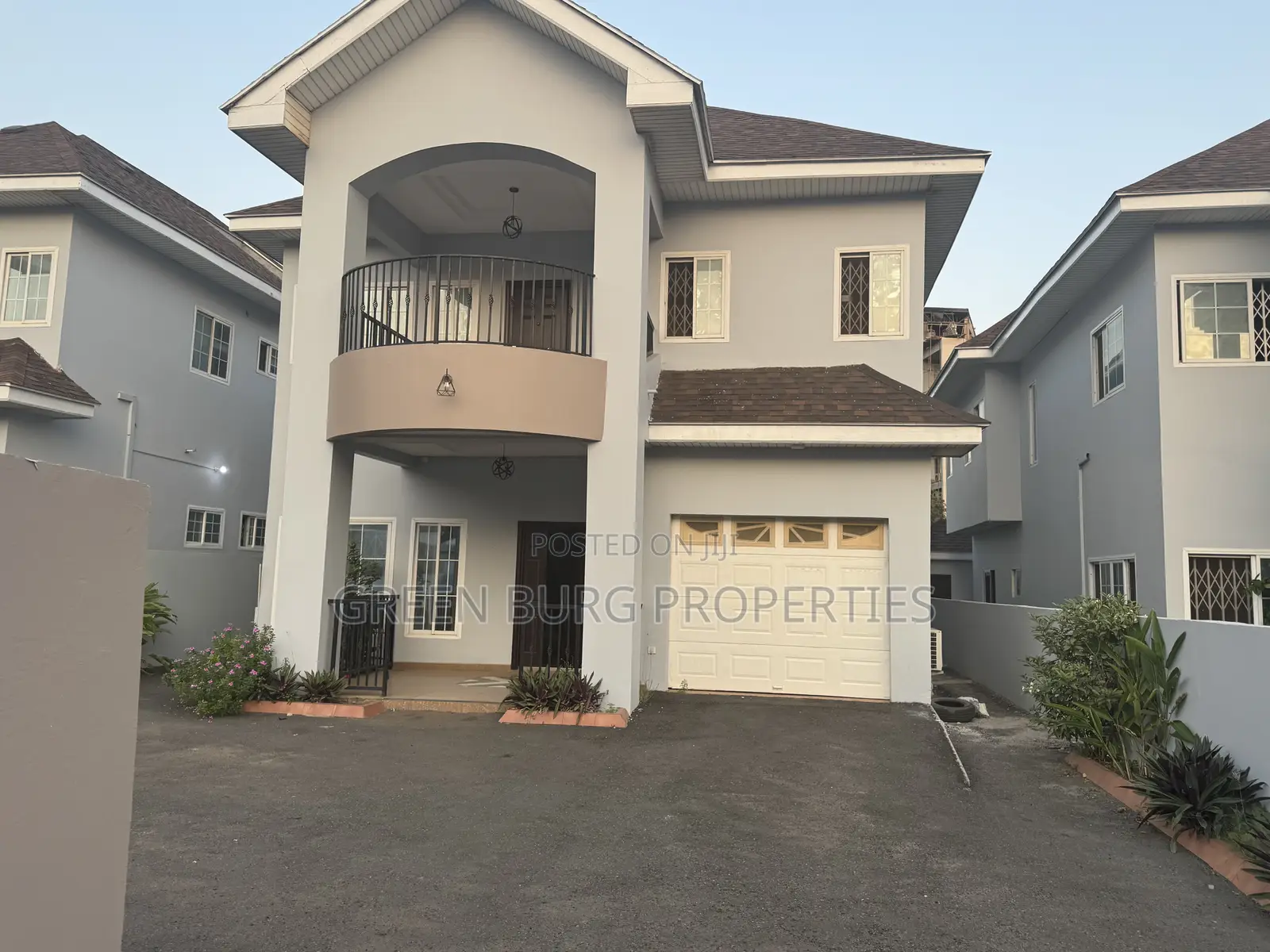 4bdrm Townhouse / Terrace in Cantonments for rent