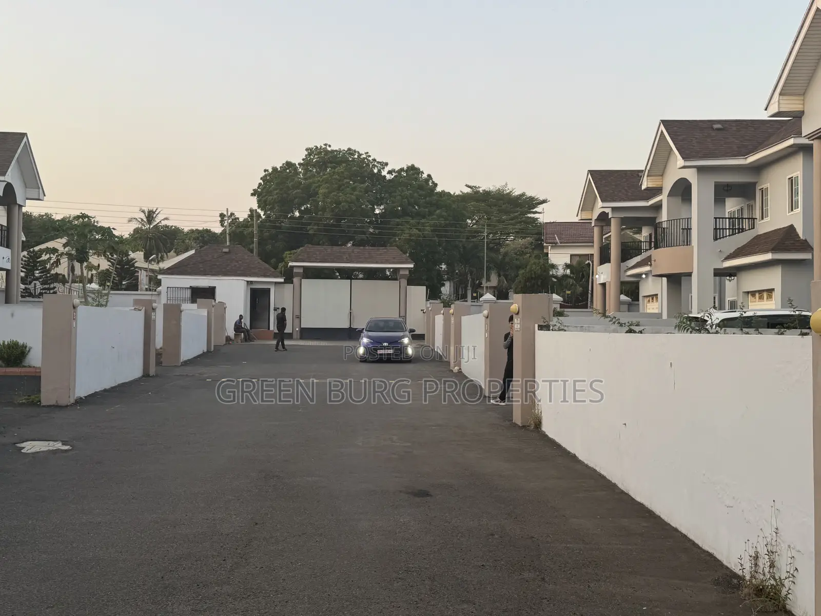 4bdrm Townhouse / Terrace in Cantonments for rent