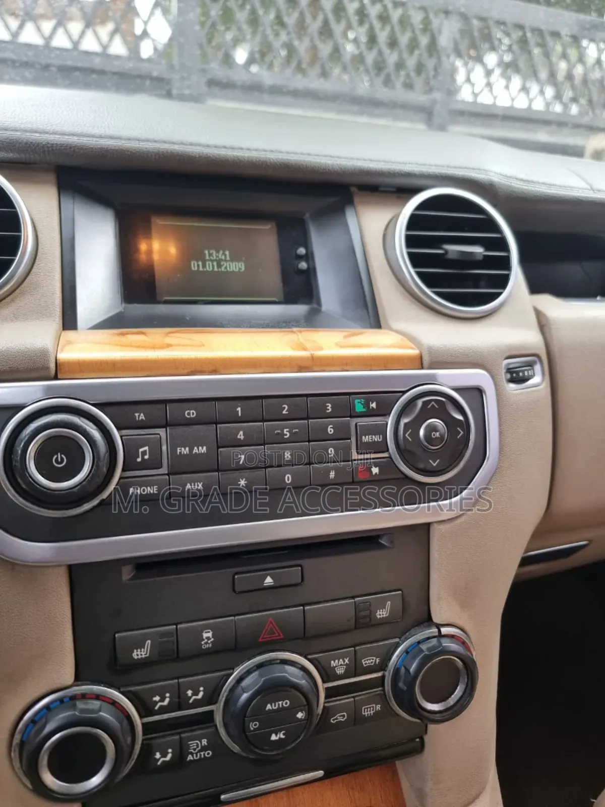 Land Rover Discovery LR4 Android Tape With Apple Carplay