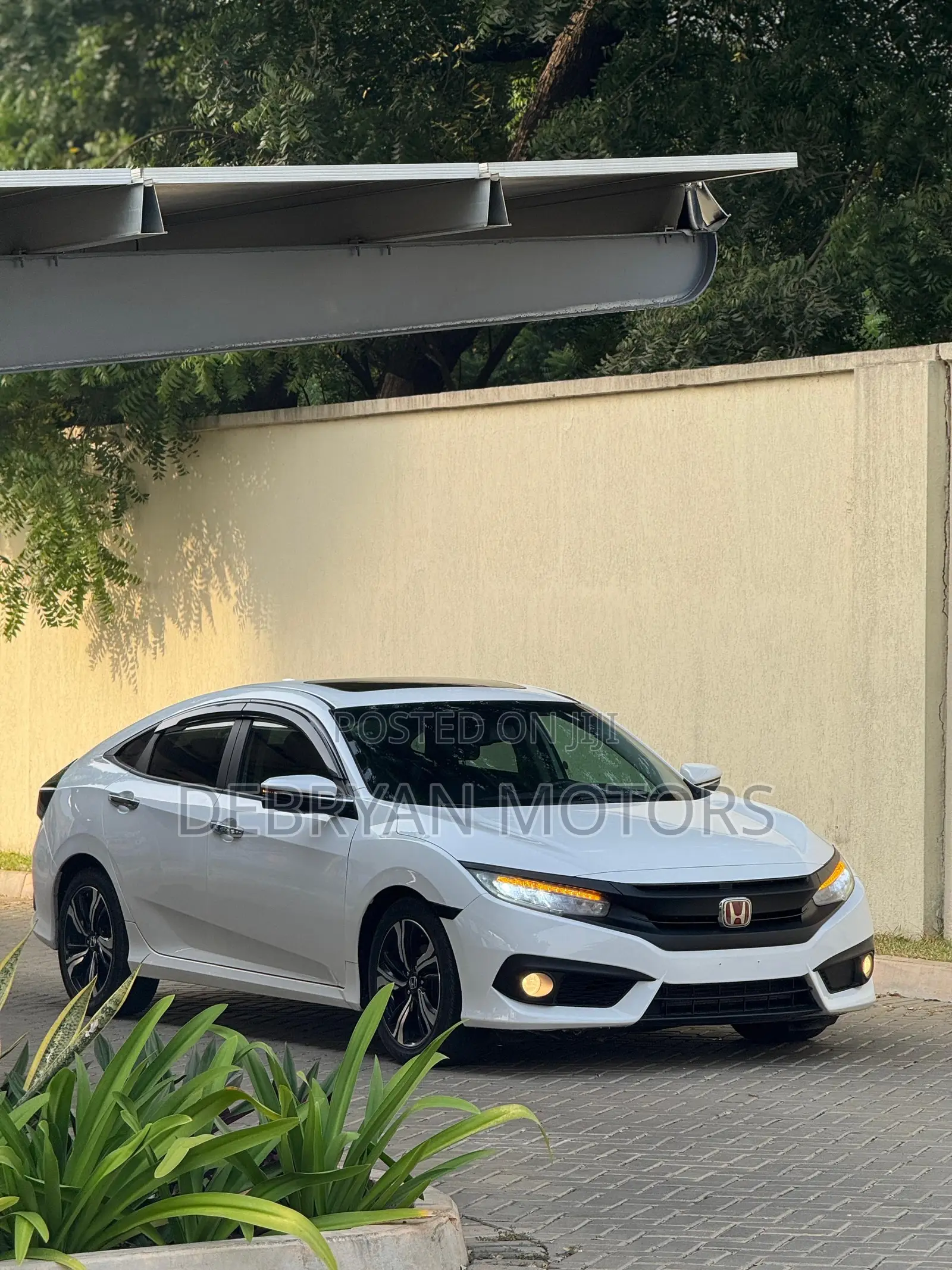 Honda Civic Touring 4dr Sedan (1.5L 4cyl) 2017 White