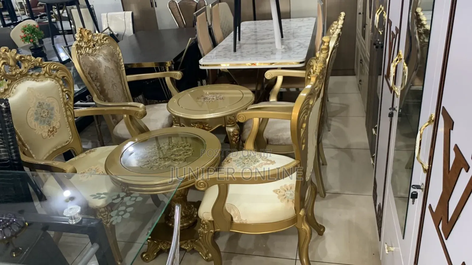 Cute Royal Coffee Table Set