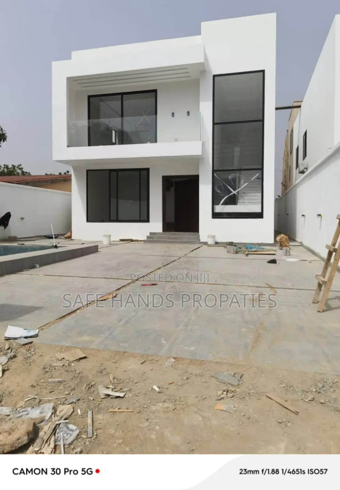 Furnished 5bdrm House in School Junction, Accra Metropolitan for sale