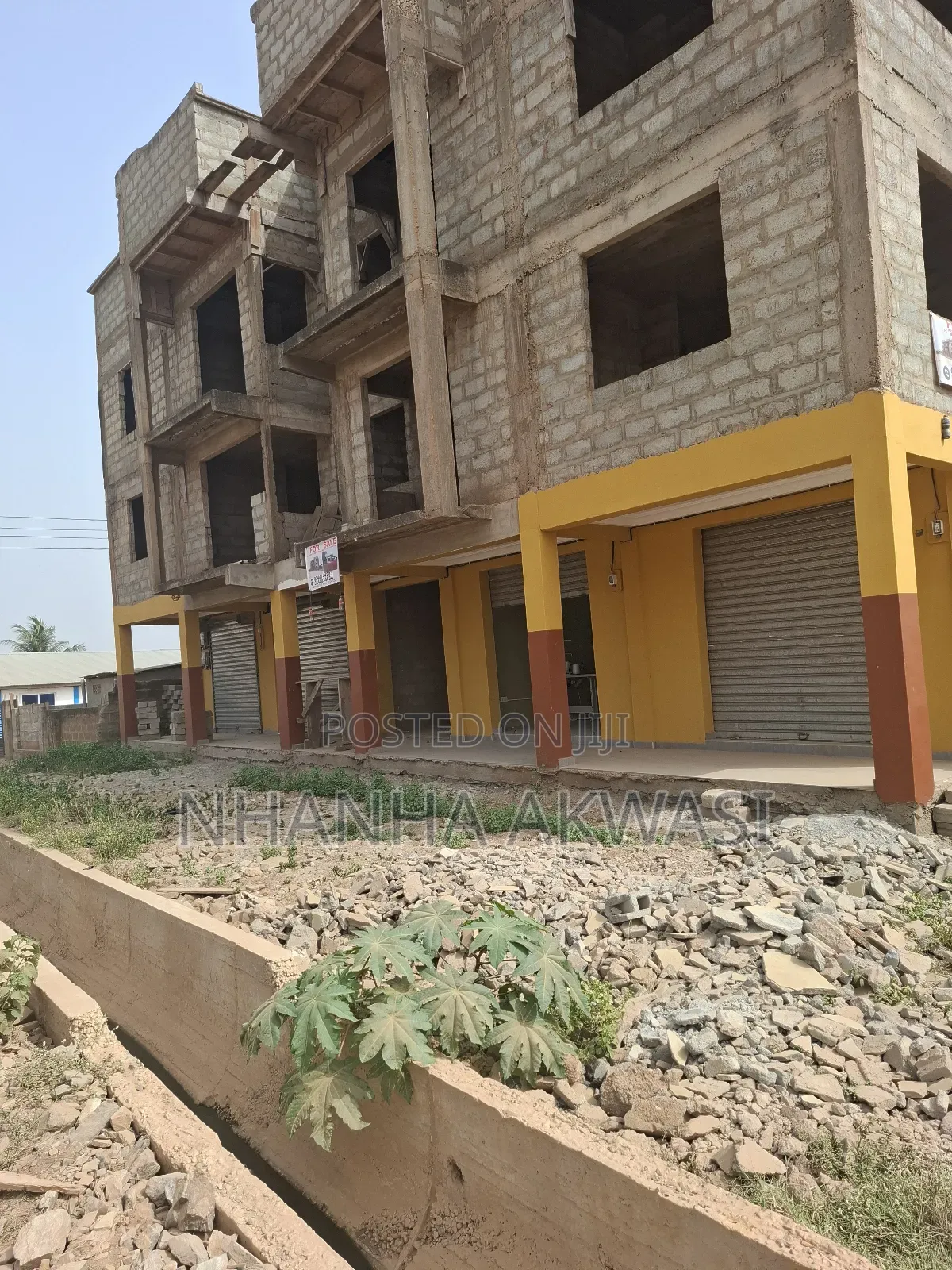 12bdrm House in Sun City, Tema Metropolitan for sale