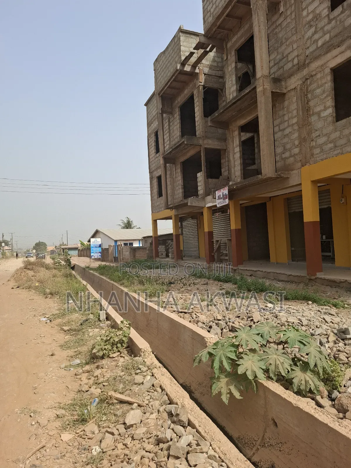 12bdrm House in Sun City, Tema Metropolitan for sale