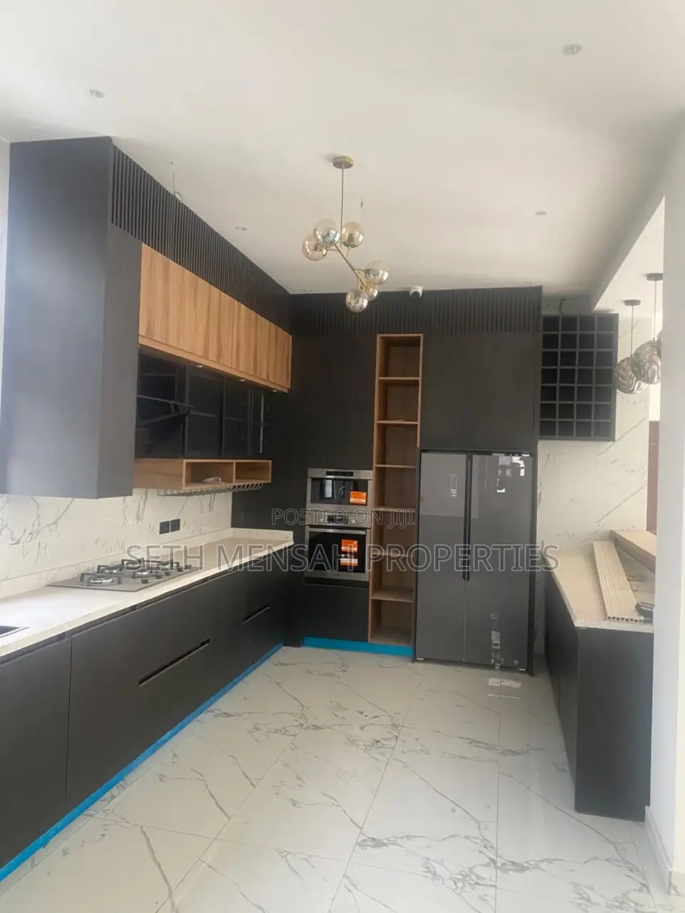 5bdrm Mansion in Skm, East Legon for sale
